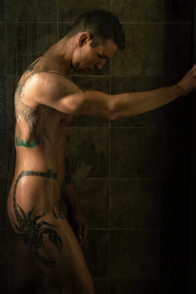 02-vince-shower-side-view