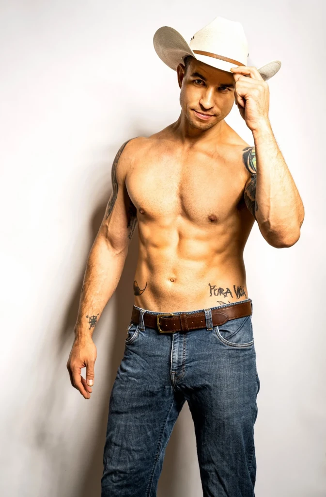 07-vince-cowboy-tipped-hat